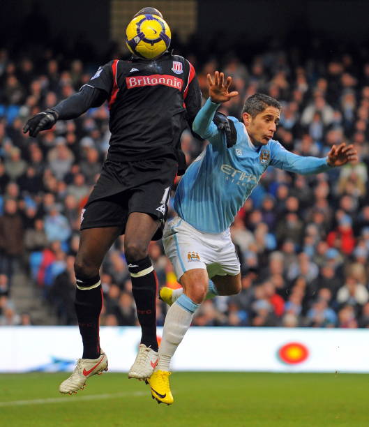 以现役某名 以现役某名